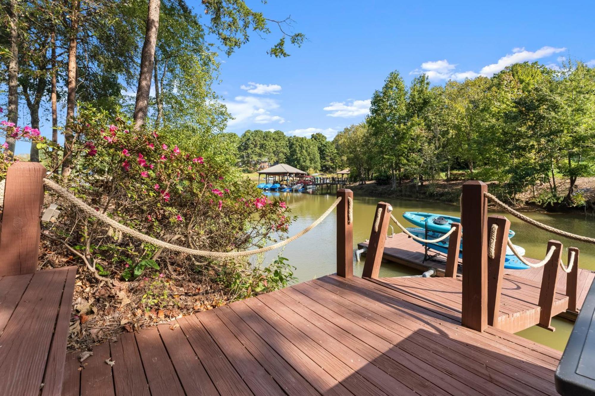 Lakeside Landing By Avantstay Private Dock Mooresville Exteriör bild
